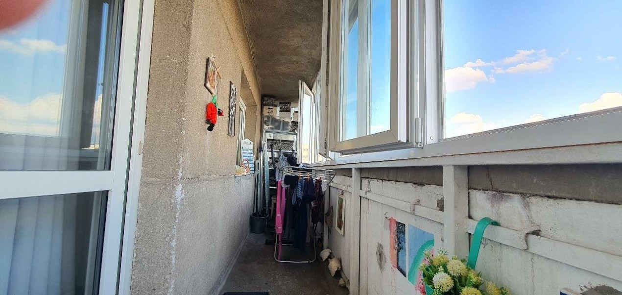 Apartament 3 camere semidecomandat - Calea Vitan 