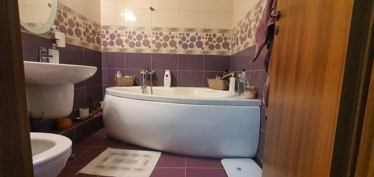 Apartament 3 camere semidecomandat - Calea Vitan 