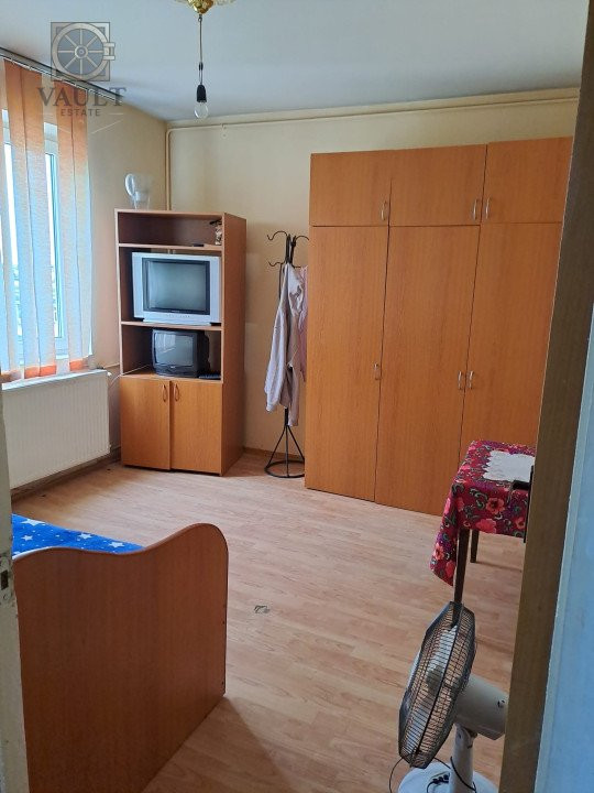 APARTAMENT 3 CAMERE-RAHOVA-STRADA GLICINELOR-DECOMANDAT-2 BAI