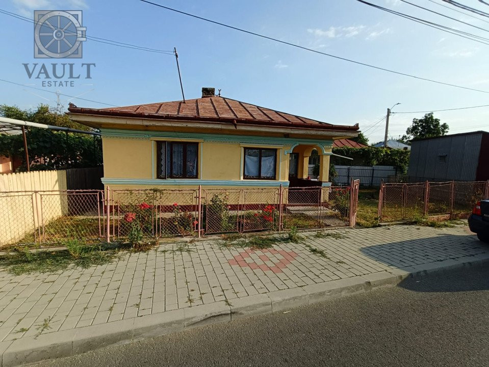 Casa batraneasca - teren 315 mp - strada Petru Rares