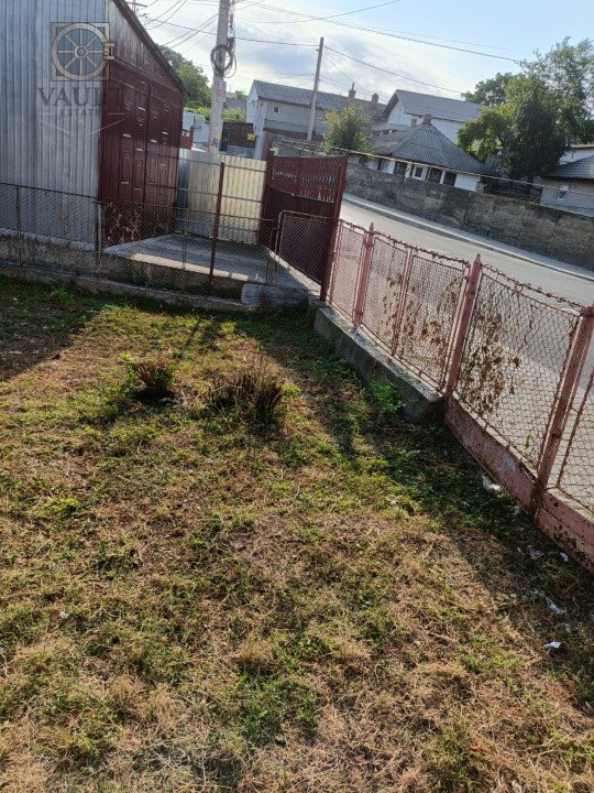 Casa batraneasca - teren 315 mp - strada Petru Rares