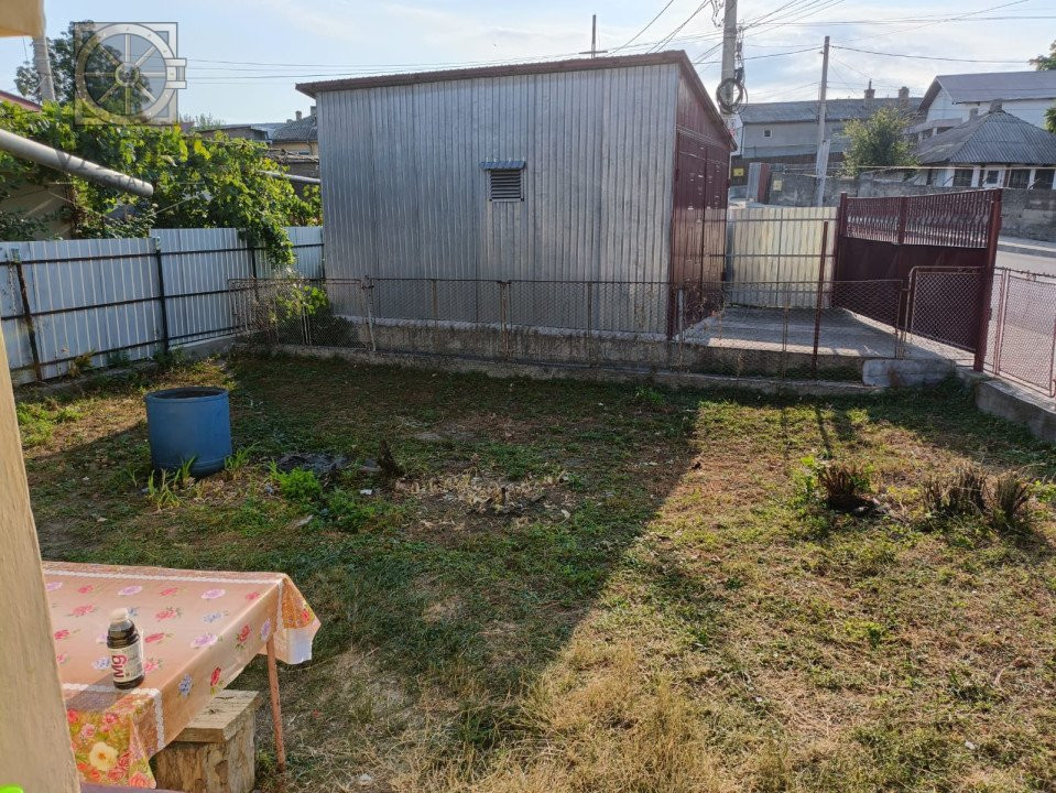 Casa batraneasca - teren 315 mp - strada Petru Rares