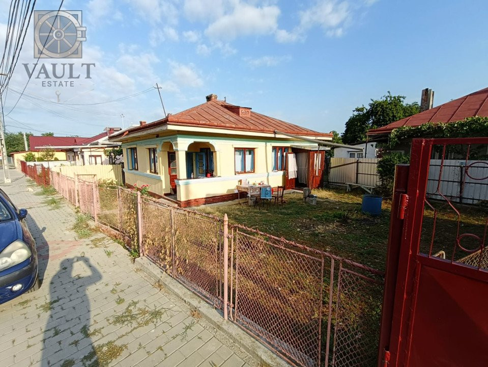 Casa batraneasca - teren 315 mp - strada Petru Rares