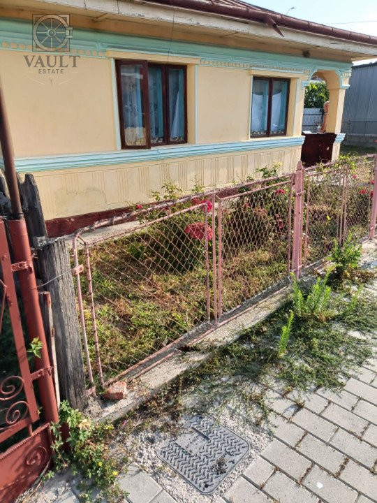 Casa batraneasca - teren 315 mp - strada Petru Rares