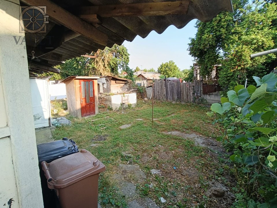 Casa batraneasca - teren 315 mp - strada Petru Rares