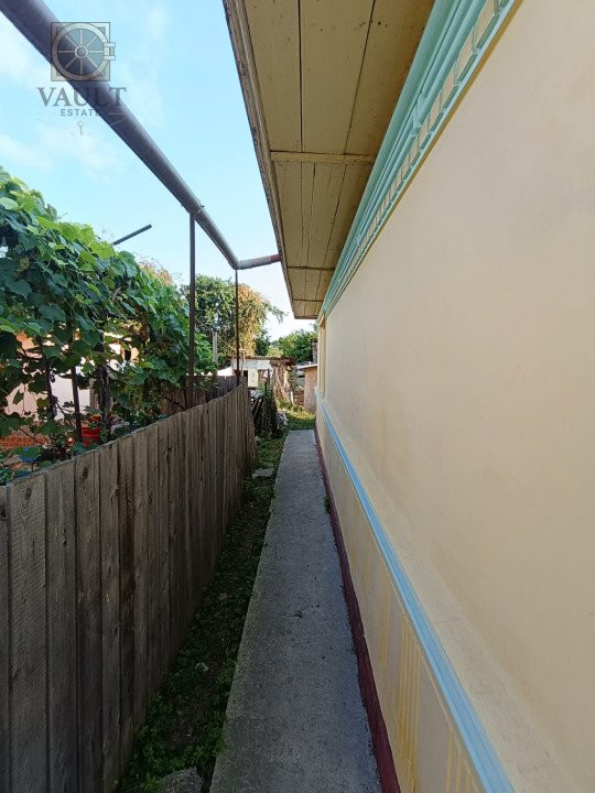 Casa batraneasca - teren 315 mp - strada Petru Rares