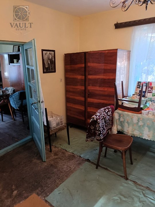 Casa batraneasca - teren 315 mp - strada Petru Rares