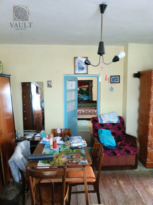 Casa batraneasca - teren 315 mp - strada Petru Rares