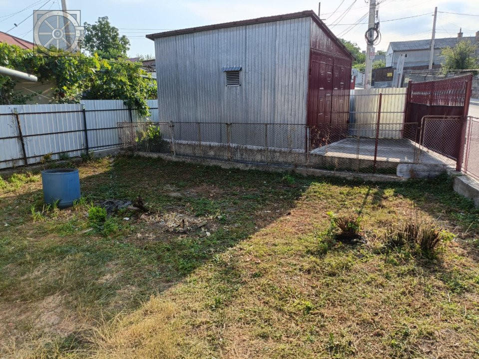 Casa batraneasca - teren 315 mp - strada Petru Rares