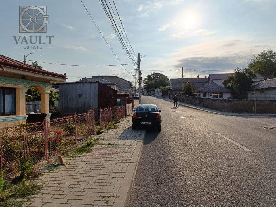 Casa batraneasca - teren 315 mp - strada Petru Rares