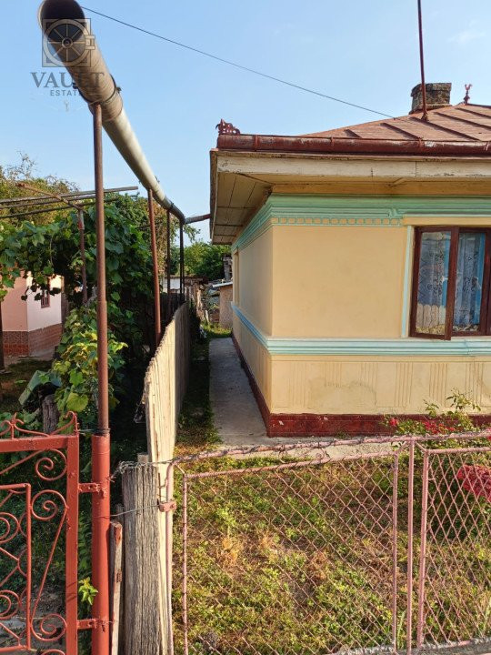 Casa batraneasca - teren 315 mp - strada Petru Rares