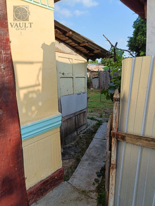 Casa batraneasca - teren 315 mp - strada Petru Rares