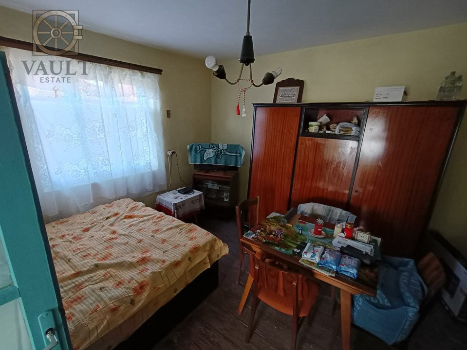 Casa batraneasca - teren 315 mp - strada Petru Rares