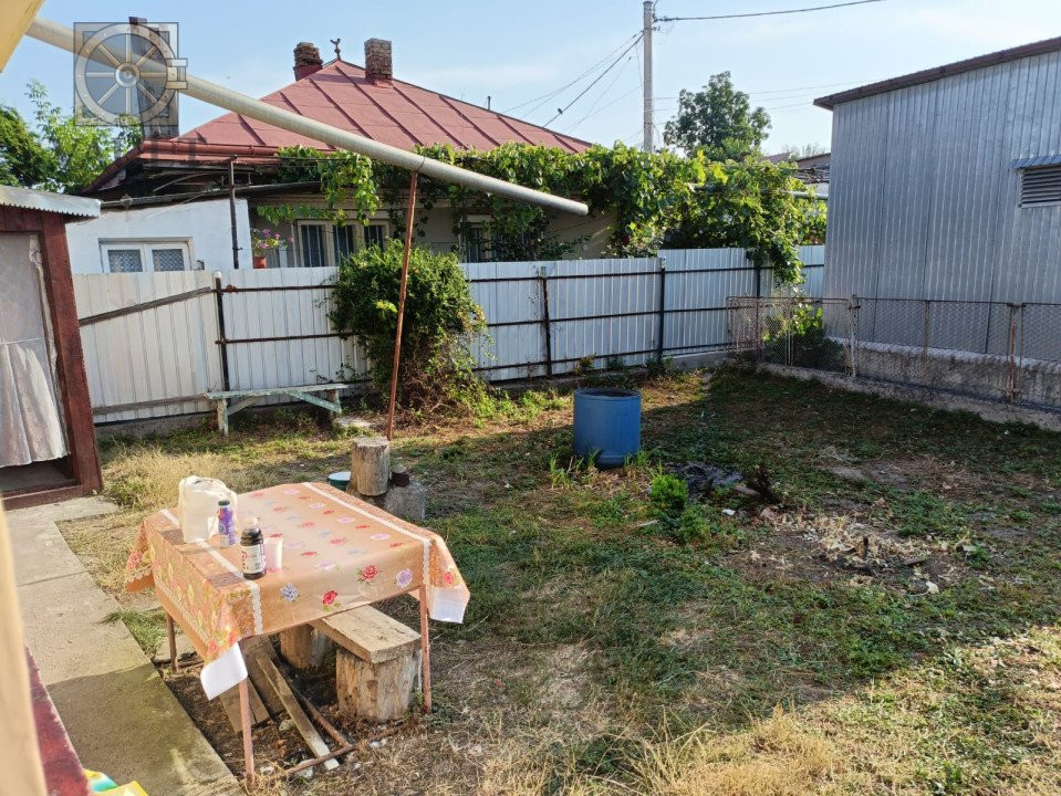Casa batraneasca - teren 315 mp - strada Petru Rares