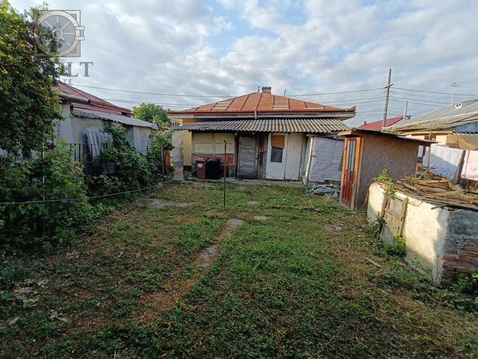 Casa batraneasca - teren 315 mp - strada Petru Rares