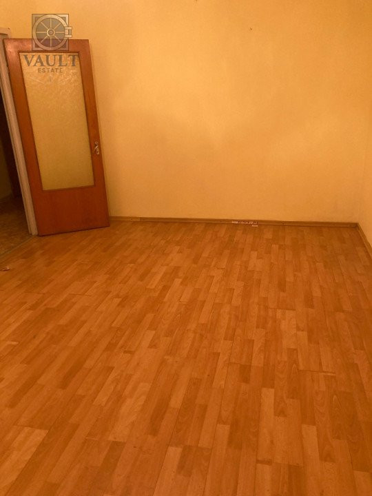 Apartament 3 camere decomandat etaj3/4 zona 1 Decembrie 1918