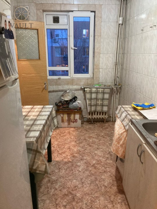 Apartament 3 camere decomandat etaj3/4 zona 1 Decembrie 1918
