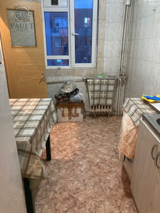 Apartament 3 camere decomandat etaj3/4 zona 1 Decembrie 1918