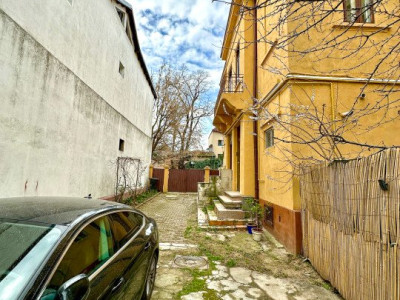 Casa 3 camere zona Dacia-Armeneasca-Mosilor