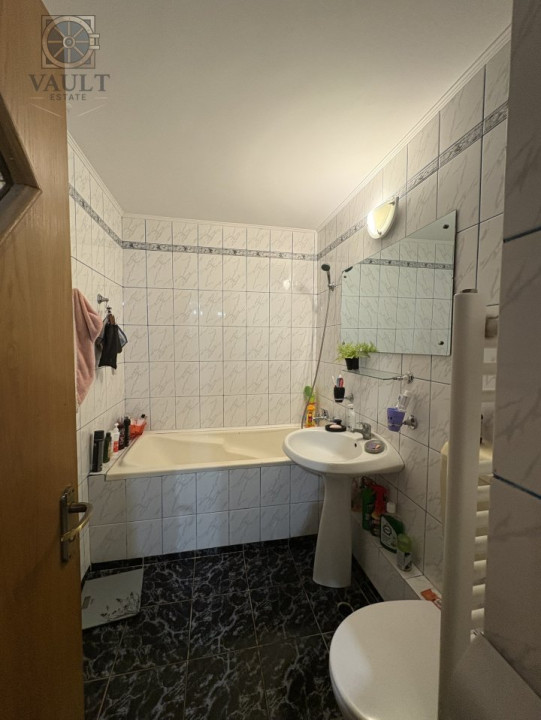 Apartament 3 camere +boxa spatioasa- Bulevardul Chisinau