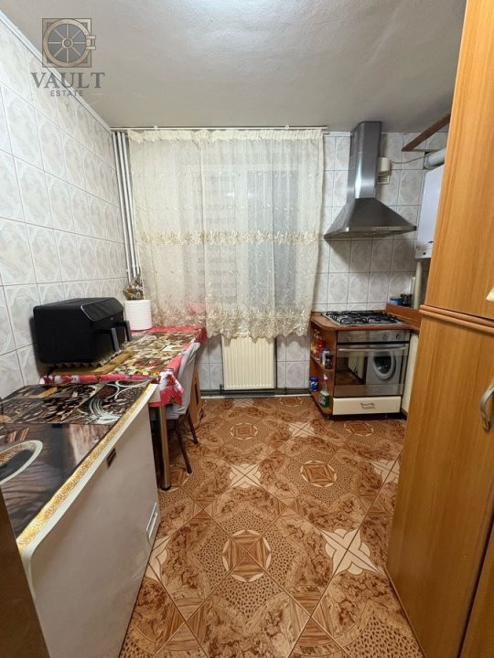 APARTAMENT 4 CAMERE- DECOMANDAT- CENTRALA PROPRIE-BRANOCVEANU