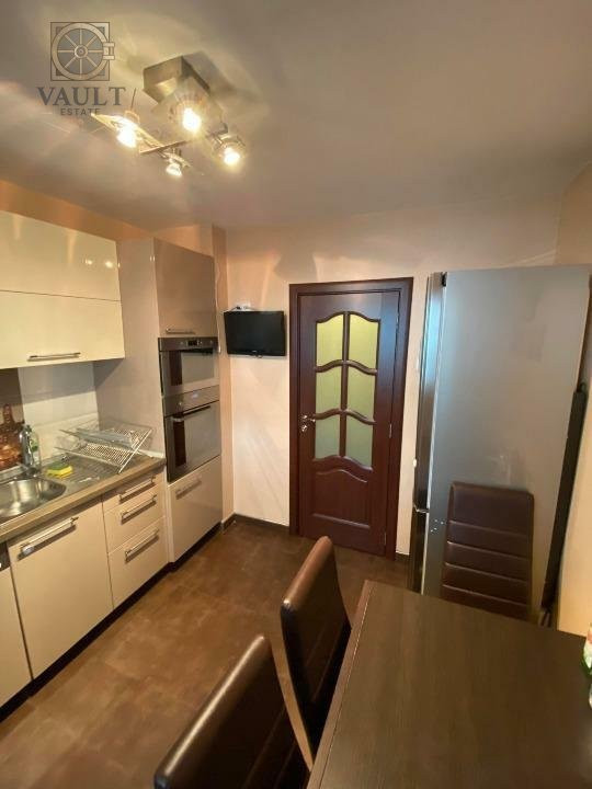 Apartament 3 camere- 1983- decomandat-2 bai-plan ll- Bd. Chisinau 