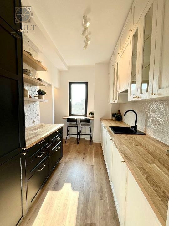 Apartament 3 camere - Semidecomandat / Langa Universitate
