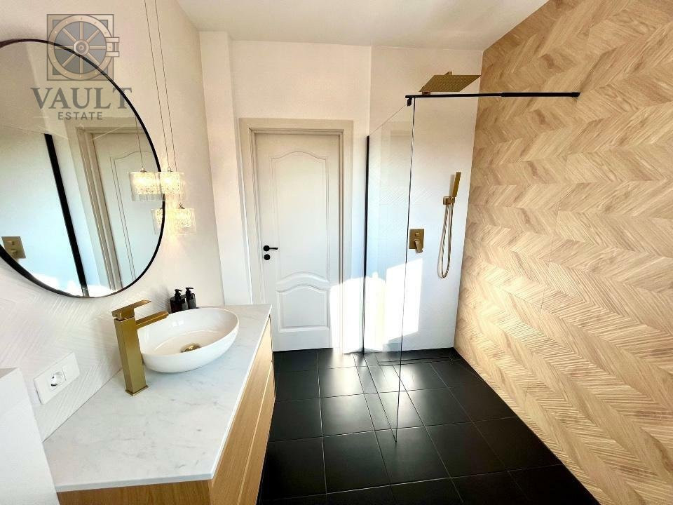 Apartament 3 camere - Semidecomandat / Langa Universitate