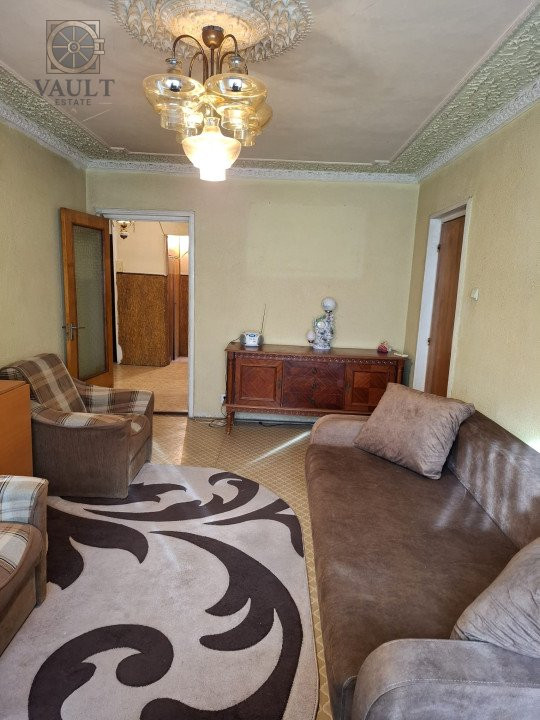 Apartament 4 camere / An 1985 / Zona Crangasi