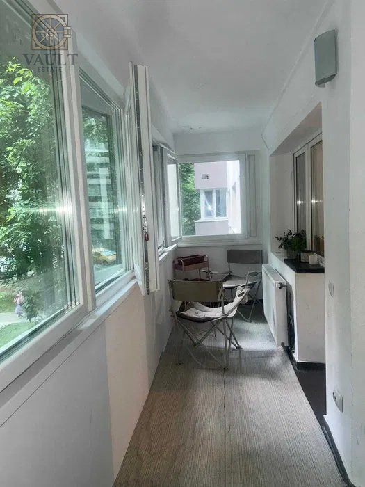 APARTAMENT 3 CAMERE-RENOVAT COMPLET-CENTRALA PROPRIE-ETAJ 1-LUJERULUI