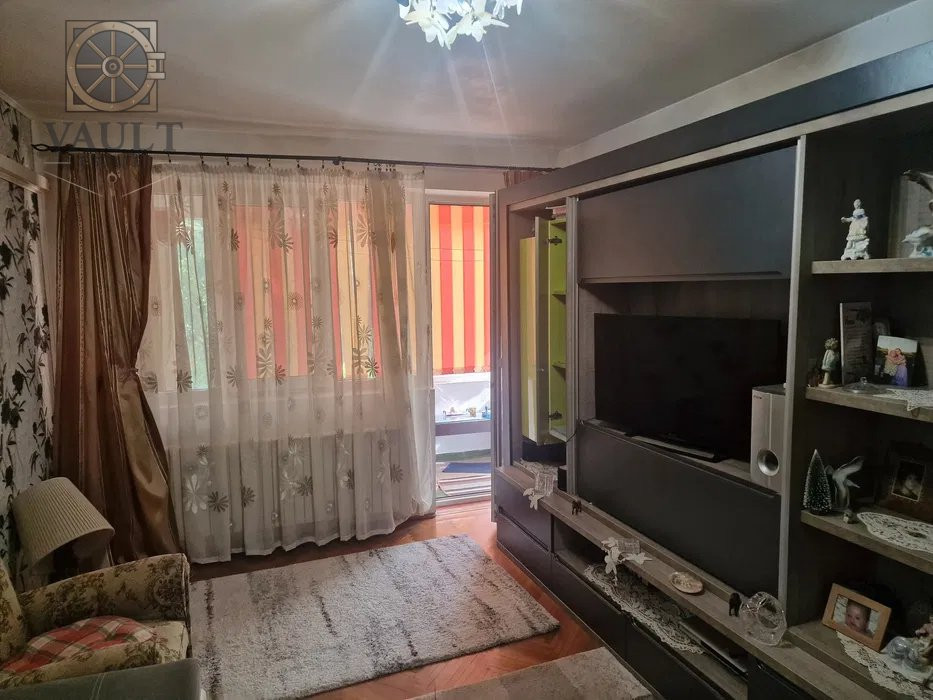 Apartament 3 camere- decomandat- Aliorului