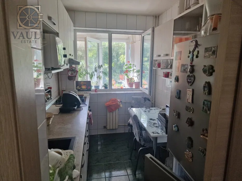 Apartament 3 camere- decomandat- Aliorului
