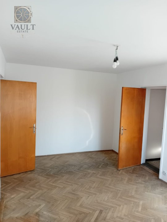 APARTAMENT 4 CAMERE  RENOVAT -AMVELOPAT IN ZONA PIATA MINIS