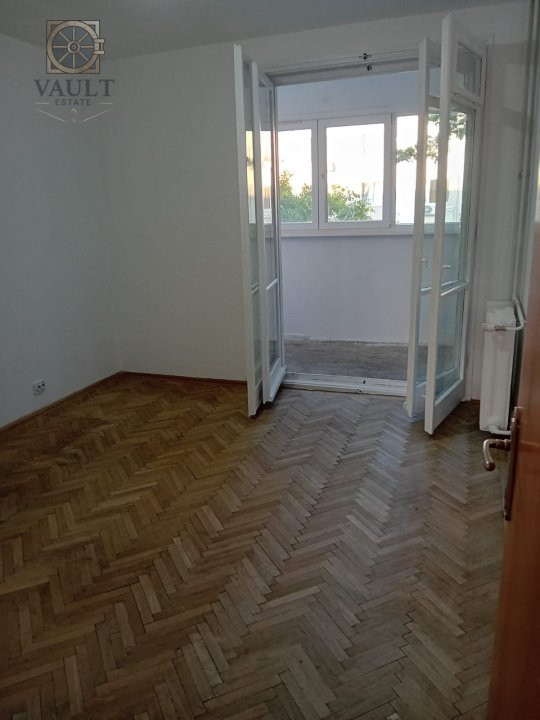 APARTAMENT 4 CAMERE  RENOVAT -AMVELOPAT IN ZONA PIATA MINIS