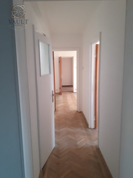 APARTAMENT 4 CAMERE  RENOVAT -AMVELOPAT IN ZONA PIATA MINIS