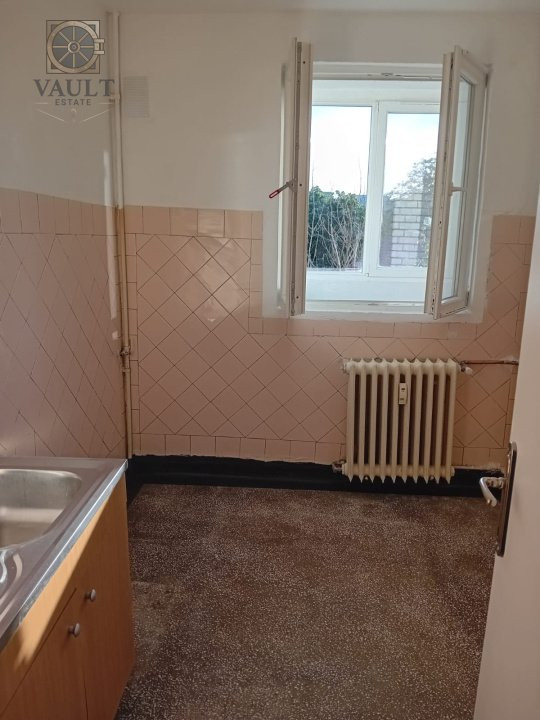 APARTAMENT 4 CAMERE  RENOVAT -AMVELOPAT IN ZONA PIATA MINIS