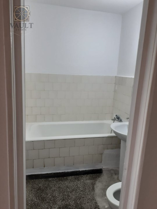 APARTAMENT 4 CAMERE  RENOVAT -AMVELOPAT IN ZONA PIATA MINIS