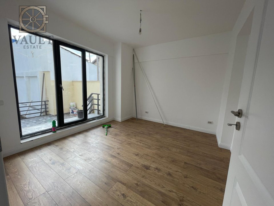 Apartament 3 camere semidecomandat P/4,150MP curte,Colentina/Andronache