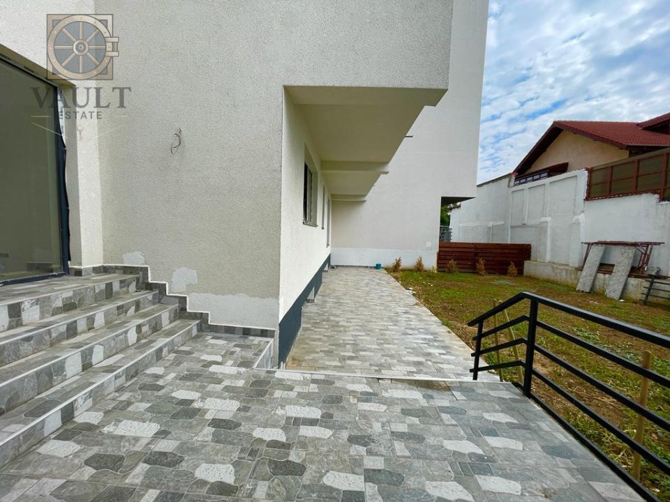 Apartament 3 camere semidecomandat P/4,150MP curte,Colentina/Andronache