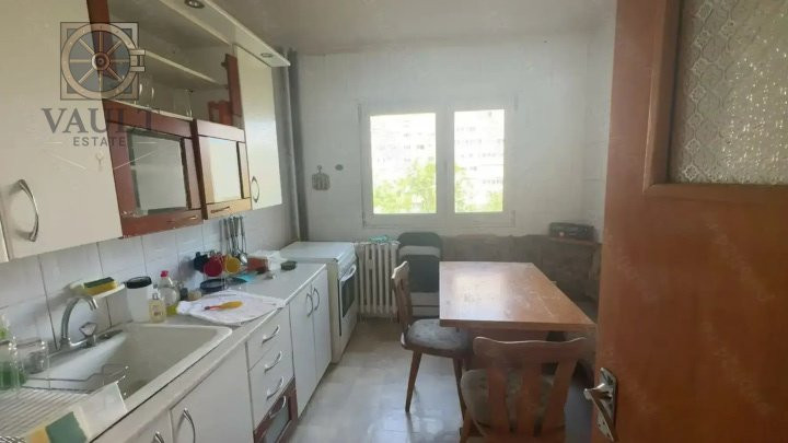 Apartament 4 camere -Bloc 1979 - Decomadat- Piata Victoriei-Titulescu
