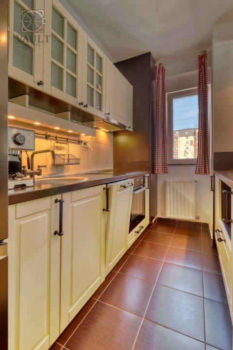APARTAMENT 3 CAMERE / AN 2011 / MOBILAT / UTILAT / CHIAJNA - REZERVELOR