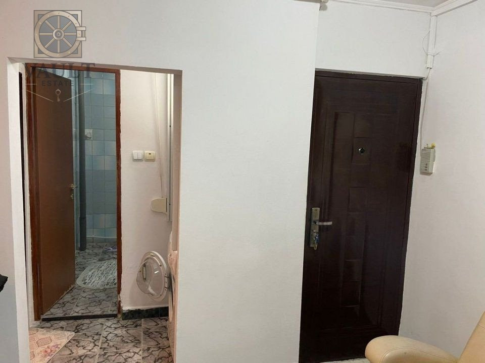 Apartament 4 camere - 86 mp - zona Margeanului - centrala proprie