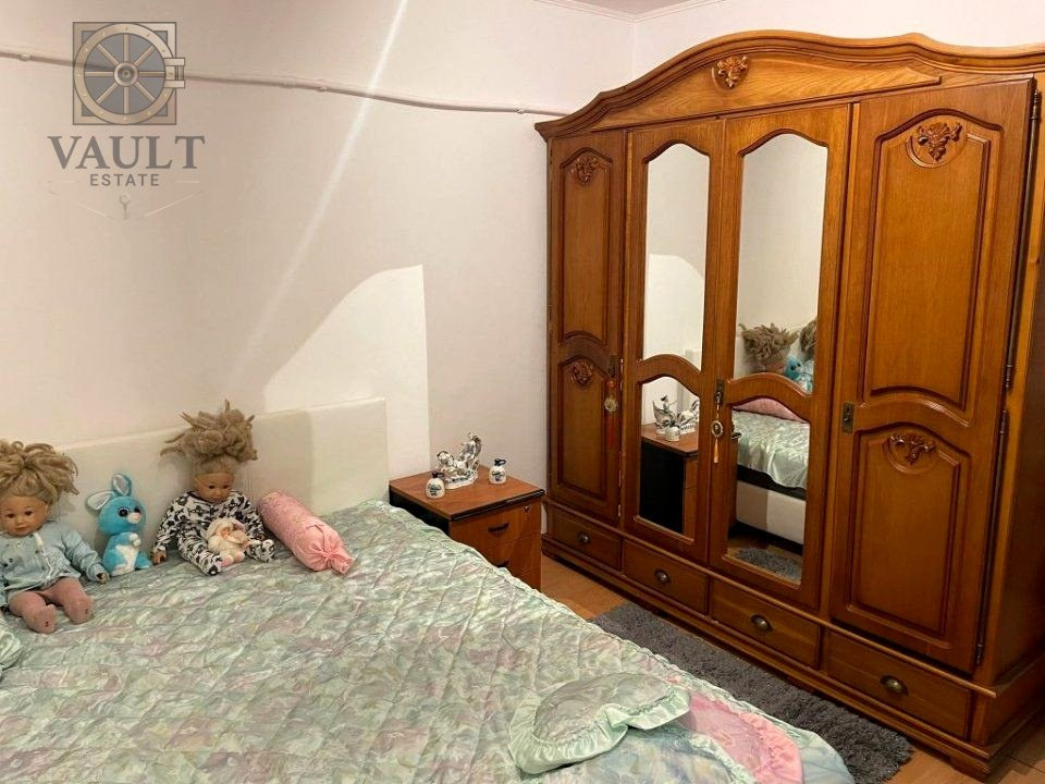 Apartament 4 camere - 86 mp - zona Margeanului - centrala proprie