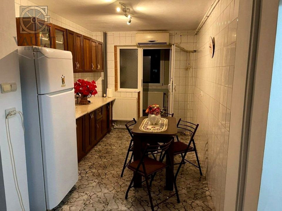Apartament 4 camere - 86 mp - zona Margeanului - centrala proprie