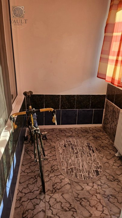 Apartament 4 camere - 86 mp - zona Margeanului - centrala proprie