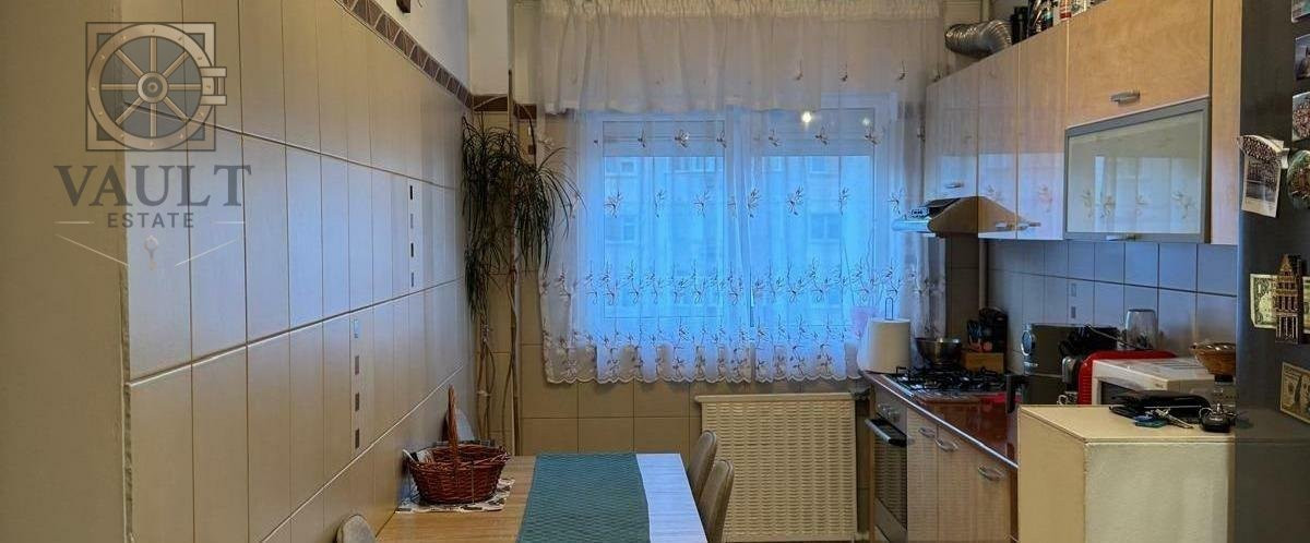 APARTAMENT 3 CAMERE / UTILAT / MOBILAT / LOC DE PARCARE / GORJULUI