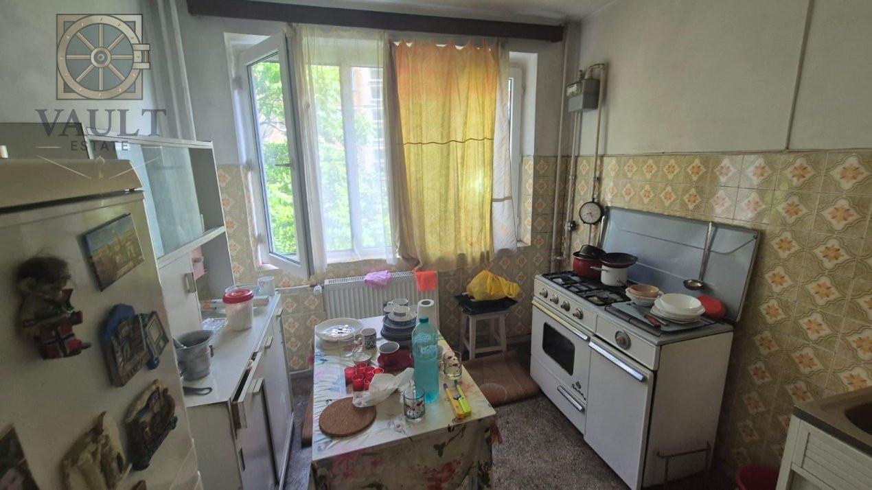Apartament 3 camere LANGA PARCUL TINERETULUI - etaj 6 - de renovat -