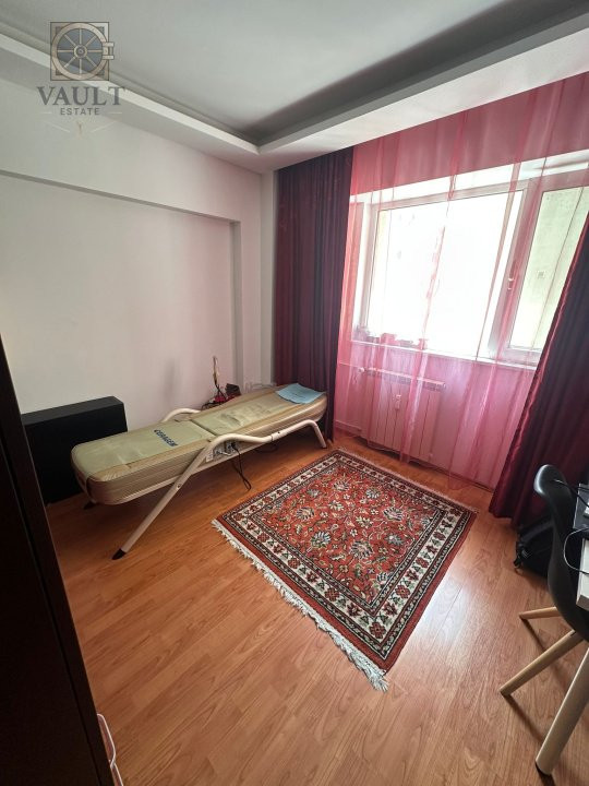Apartament 5 camere -3 minute Metrou Universitate-Bloc 1980