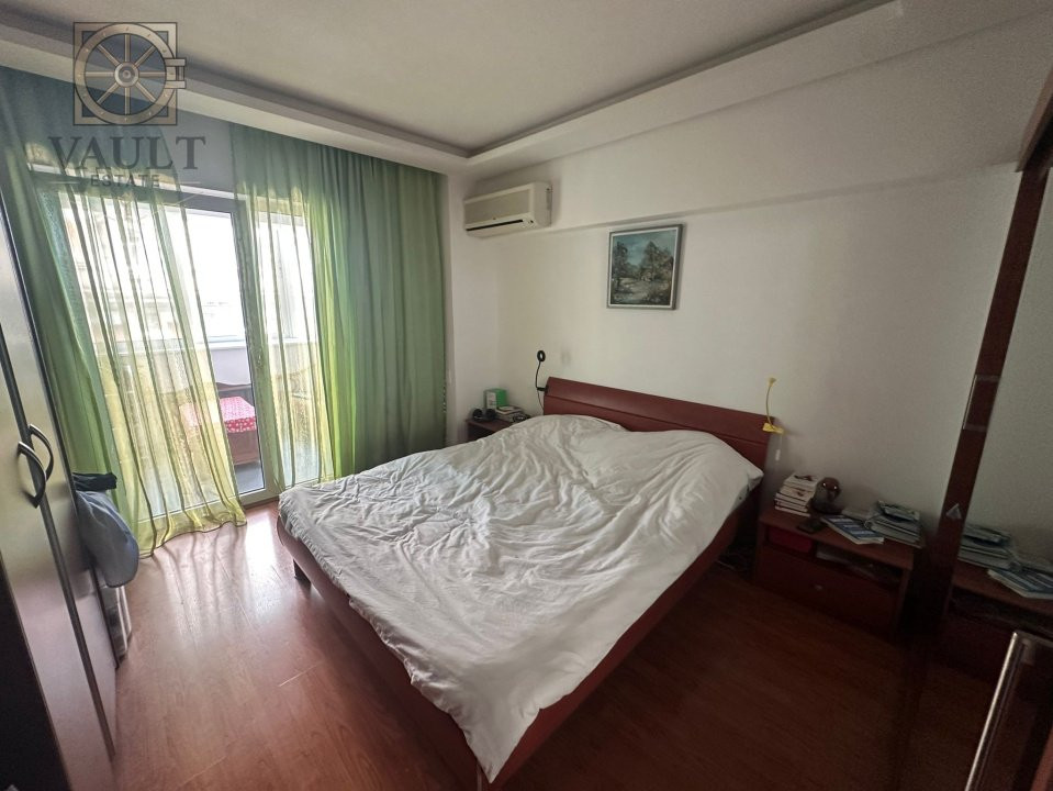 Apartament 5 camere -3 minute Metrou Universitate-Bloc 1980