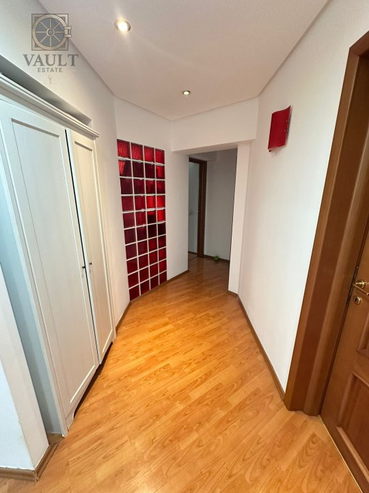 Apartament 5 camere -3 minute Metrou Universitate-Bloc 1980